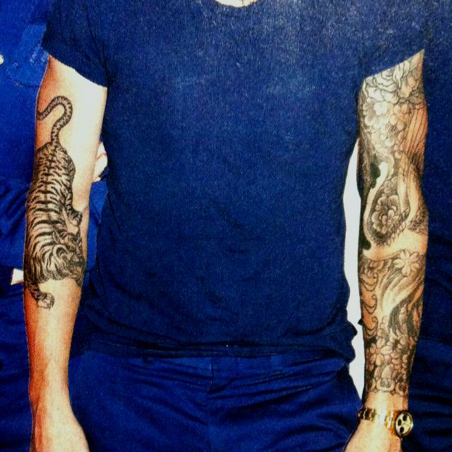 Adam Levine tiger tattoo and sleeve work on his arm