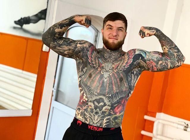 Alex Terrible full tattoo suit mirror