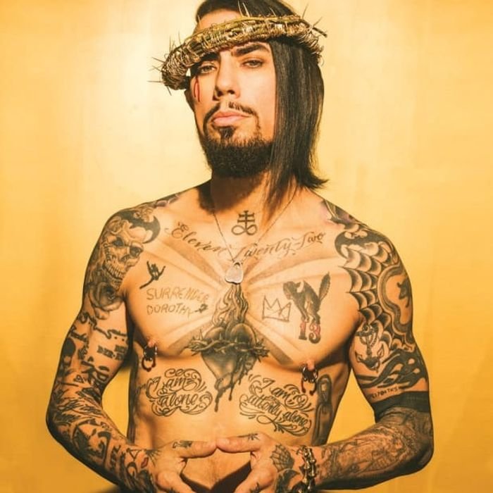 Dave Navarro showing Eleven Twenty-Two chest lettering