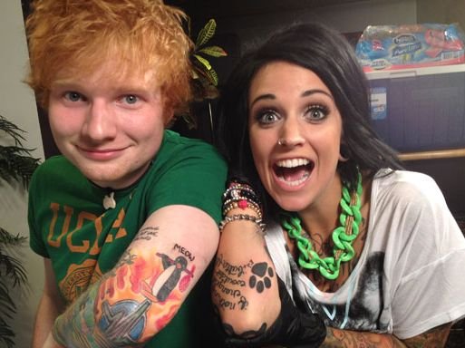 Ed Sheeran showing the Pingu tattoo on his upper left arm