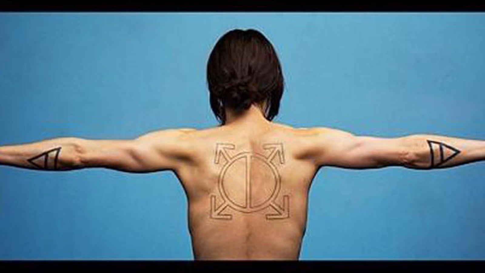 Jared Leto showing the Orbis Epsilon back tattoo