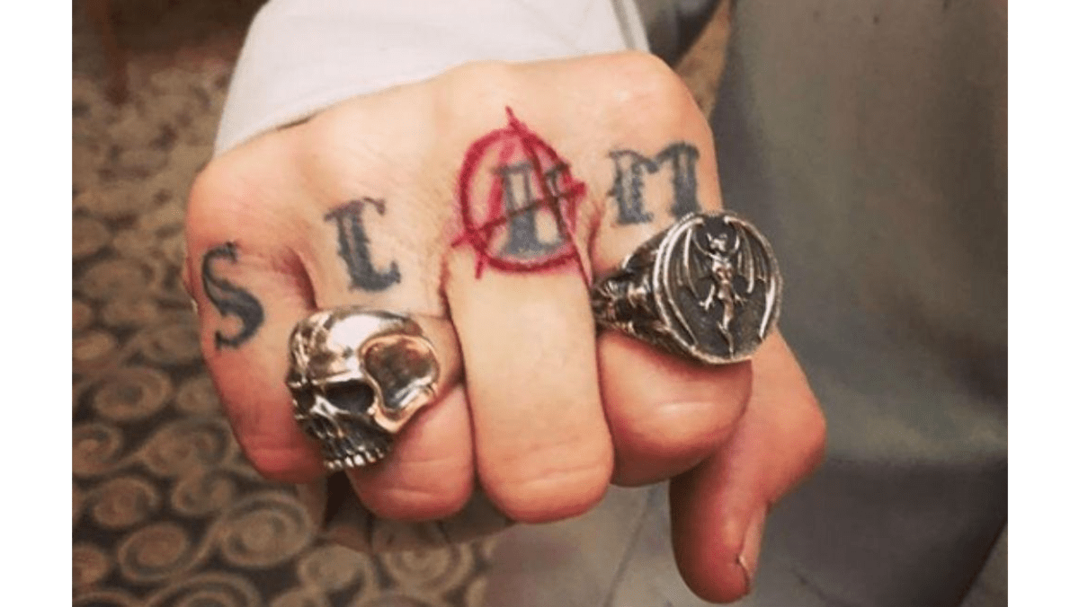 Johnny Depp Scam knuckle tattoo