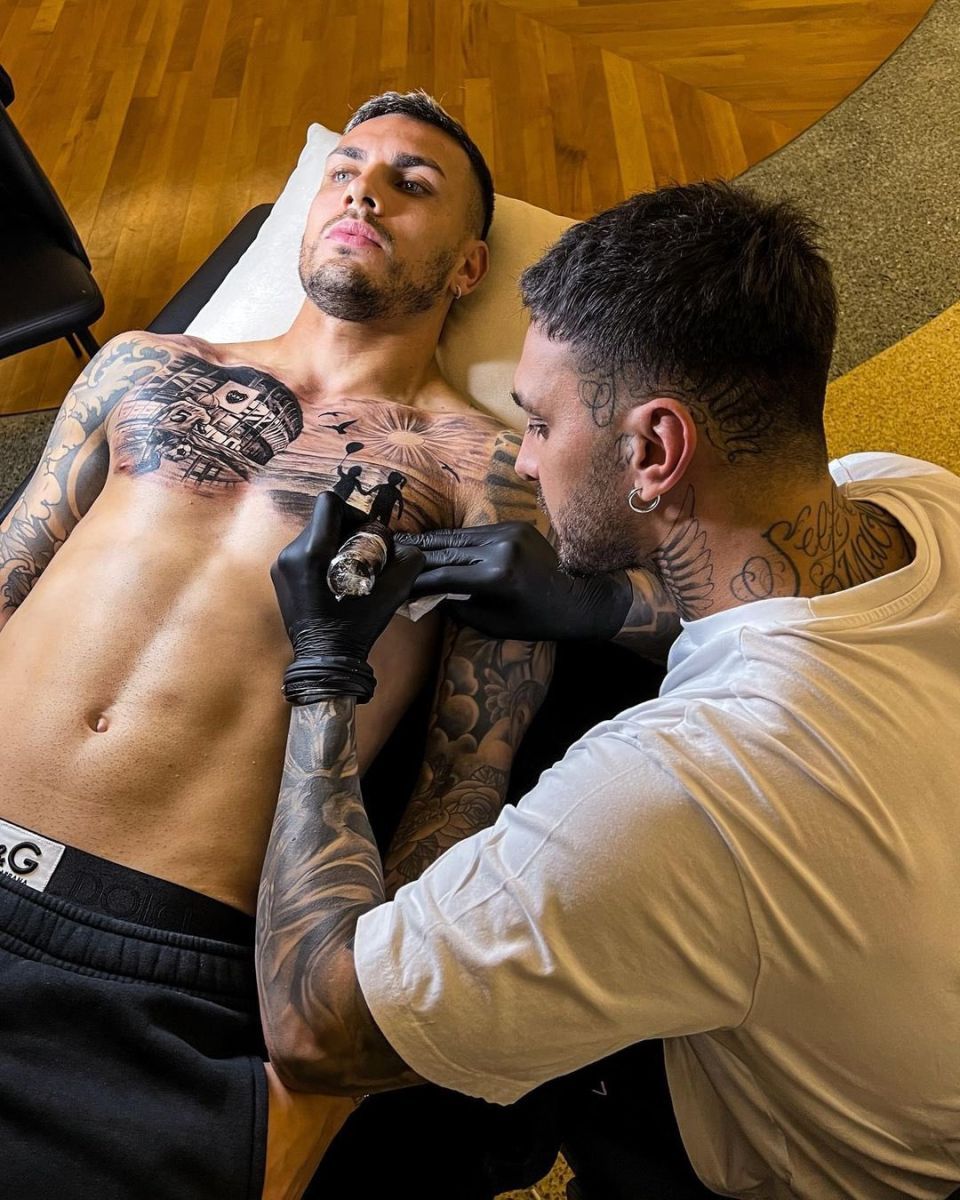 Leandro Paredes Bombonera tattoo session in progress