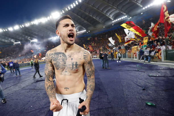 Leandro Paredes leg and torso tattoos after Roma match
