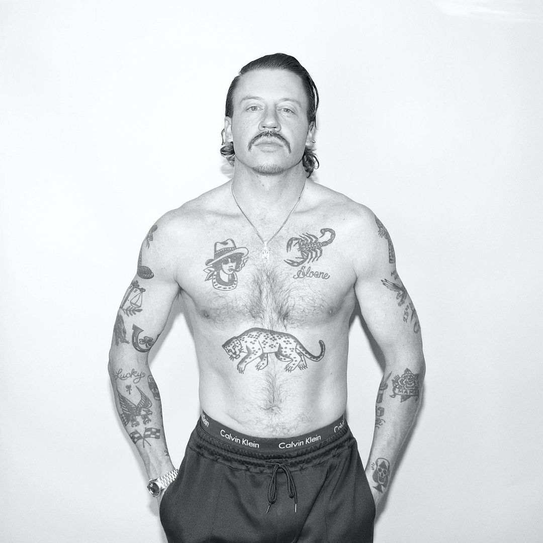 Macklemore’s leopard tattoo across his abdomen, shown in a clear shirtless photograph