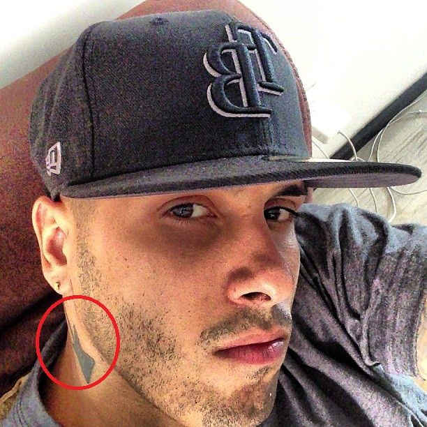 Nicky Jam guitar neck tattoo