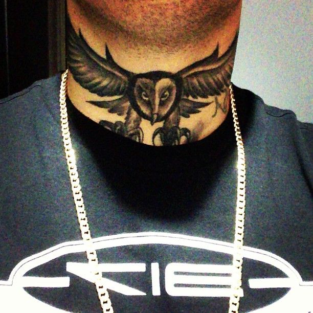 Nicky Jam owl neck tattoo
