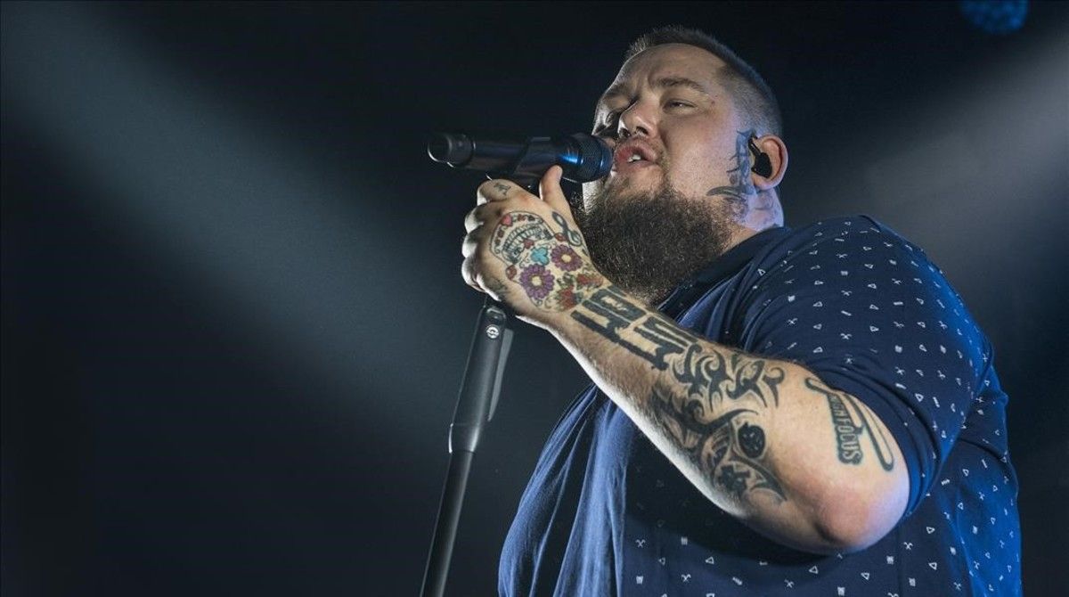 Rag’n’Bone Man candy skull hand tattoos and SOUL FUNK fingers