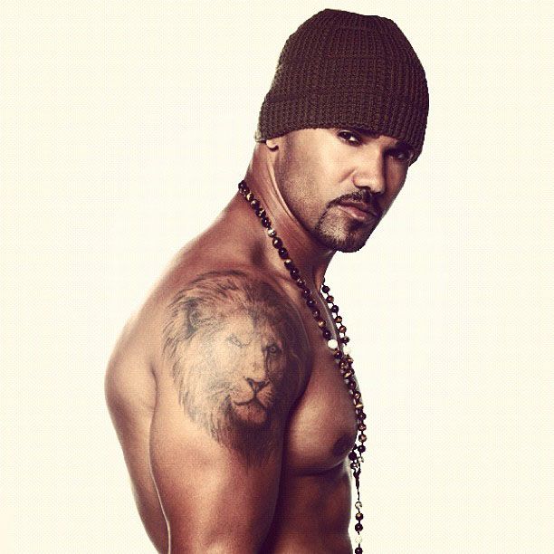 Shemar Moore’s lion tattoo clearly visible on his shoulder in a sleeveless portrait