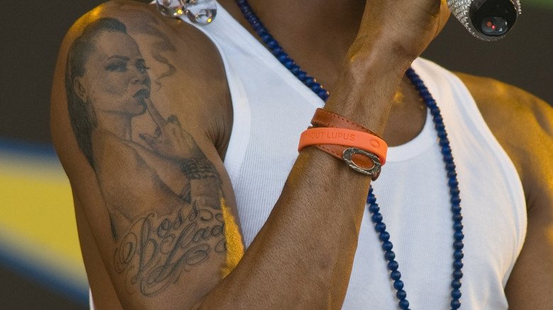 Snoop Dogg showing the Boss Lady portrait tattoo of Shante Broadus