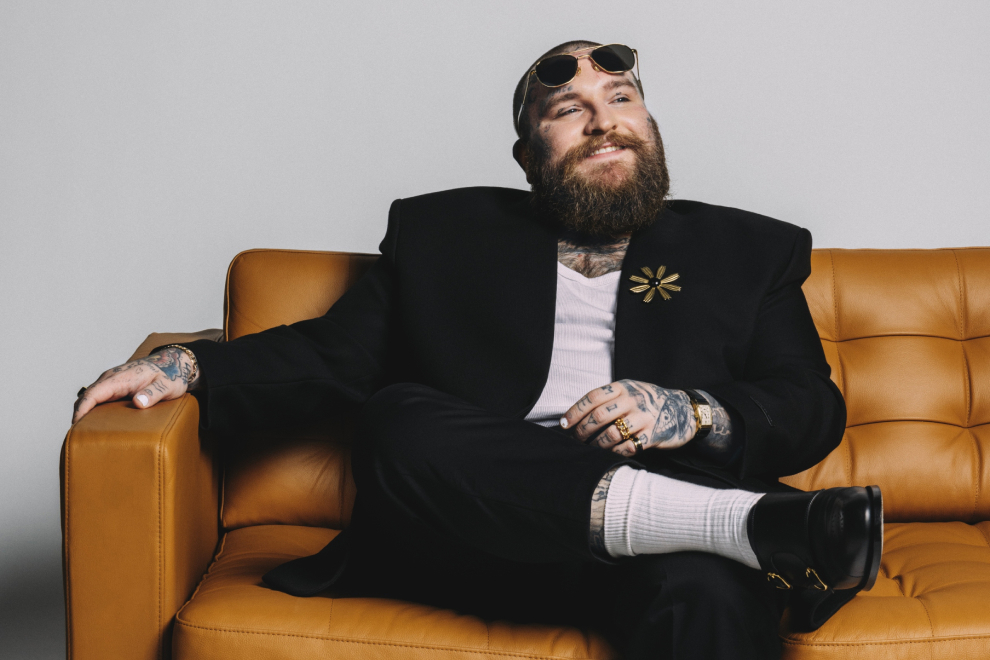 Teddy Swims tattooed hands and neck